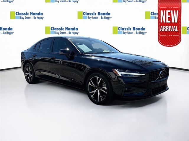 2024 Volvo S60 Plus Dark Theme