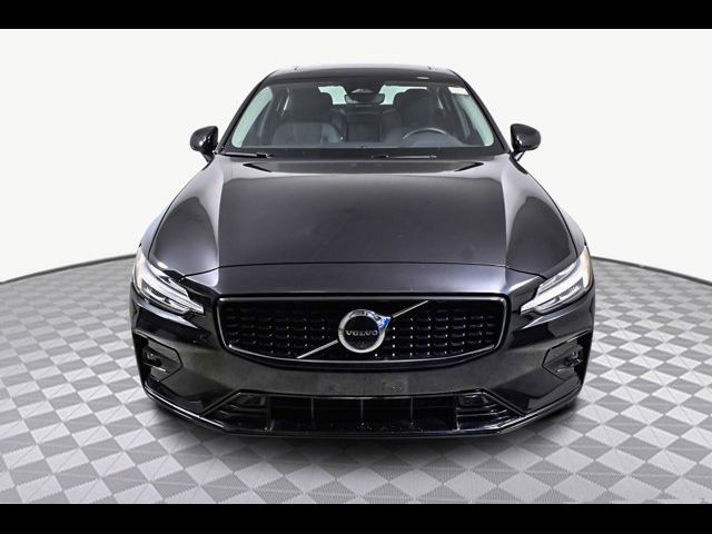 2024 Volvo S60 Plus Dark Theme