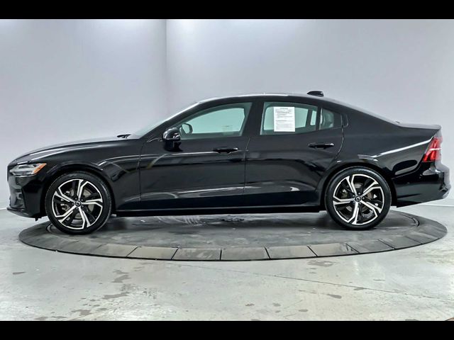 2024 Volvo S60 Plus Dark Theme