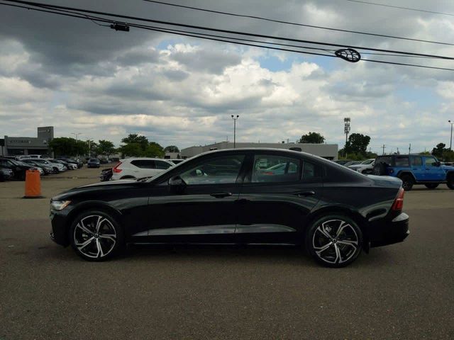 2024 Volvo S60 Plus Dark Theme