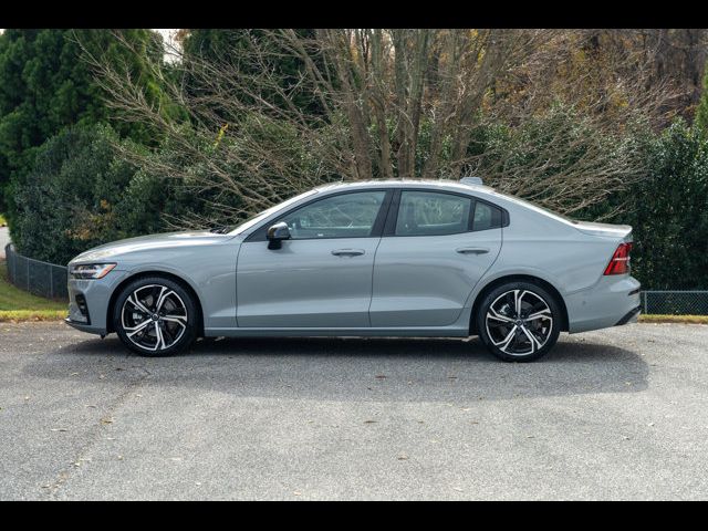 2024 Volvo S60 Plus Dark Theme