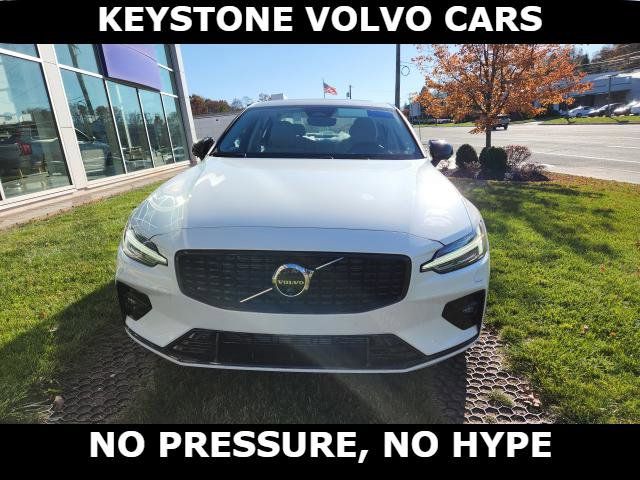 2024 Volvo S60 Plus Dark Theme