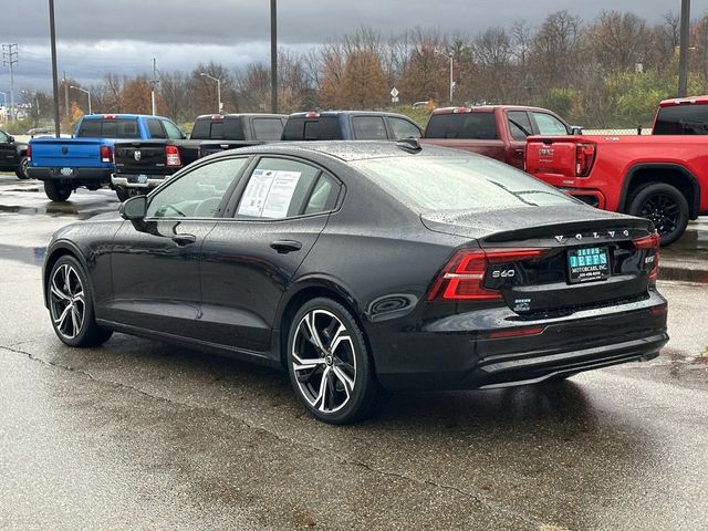 2024 Volvo S60 Plus Dark Theme