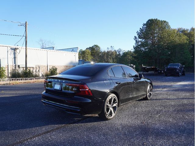 2024 Volvo S60 Plus Dark Theme