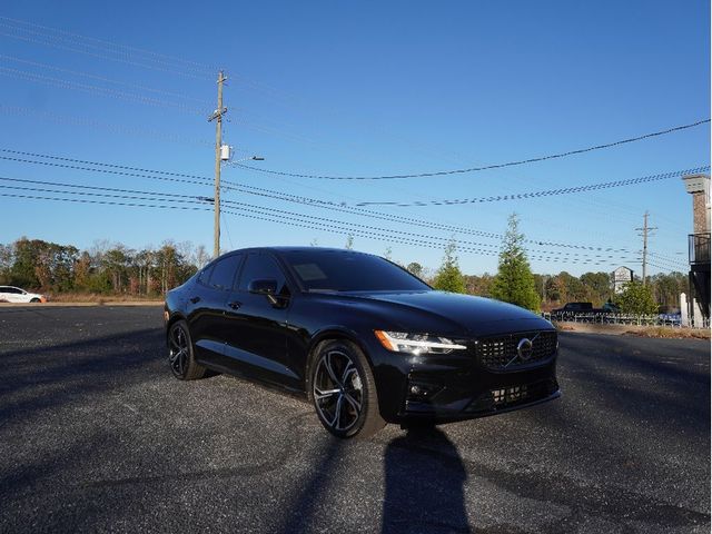 2024 Volvo S60 Plus Dark Theme