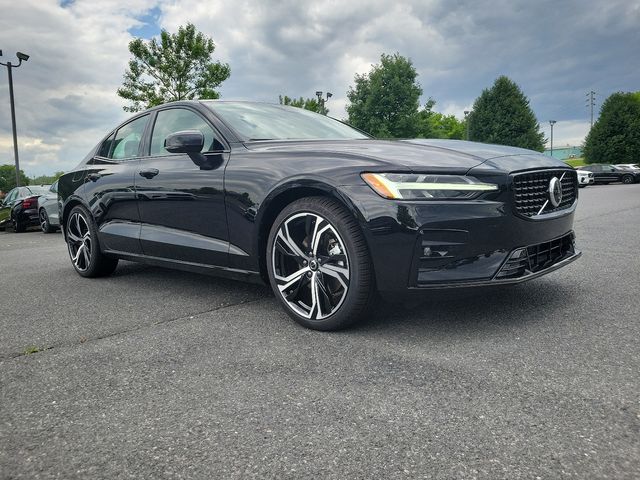 2024 Volvo S60 Plus Dark Theme