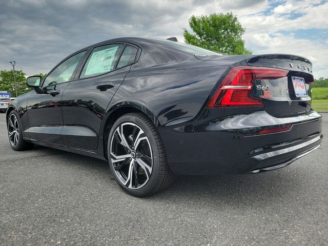 2024 Volvo S60 Plus Dark Theme