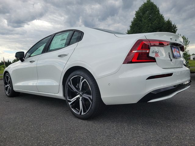 2024 Volvo S60 Plus Dark Theme