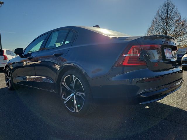 2024 Volvo S60 Plus Dark Theme