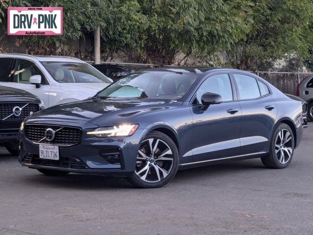 2024 Volvo S60 Plus Dark Theme