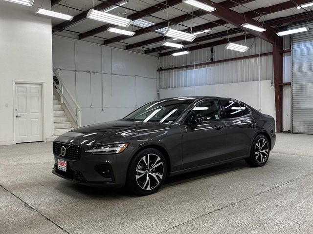 2024 Volvo S60 Plus Dark Theme