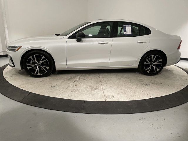 2024 Volvo S60 Plus Dark Theme