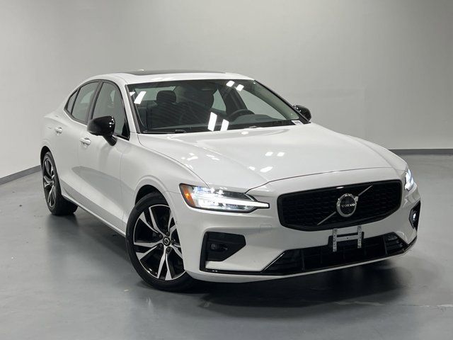 2024 Volvo S60 Plus Dark Theme