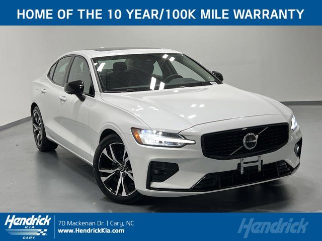 2024 Volvo S60 Plus Dark Theme