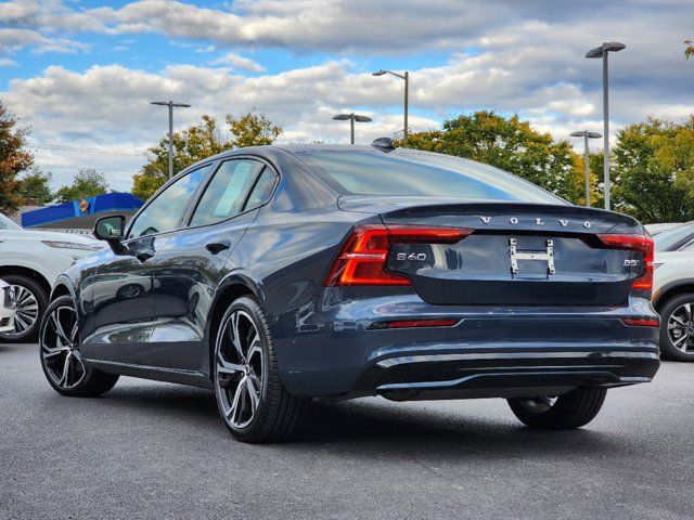 2024 Volvo S60 Plus Dark Theme