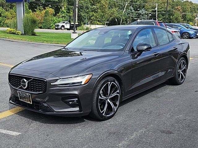 2024 Volvo S60 Plus Dark Theme