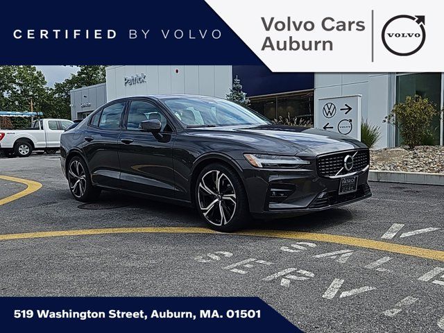 2024 Volvo S60 Plus Dark Theme