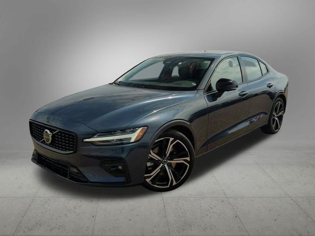 2024 Volvo S60 Plus Dark Theme