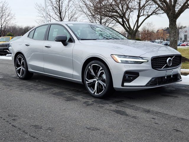 2024 Volvo S60 Plus Dark Theme