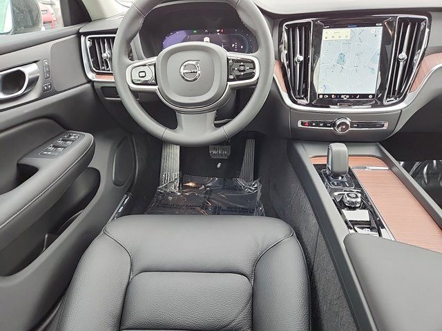 2024 Volvo S60 Plus Dark Theme