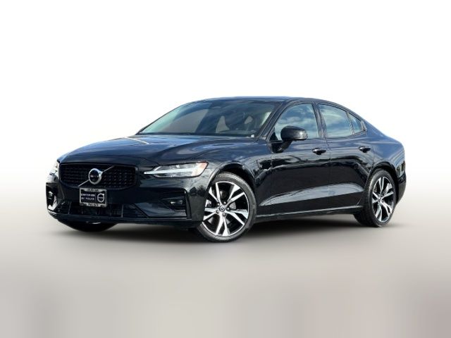 2024 Volvo S60 Plus Dark Theme