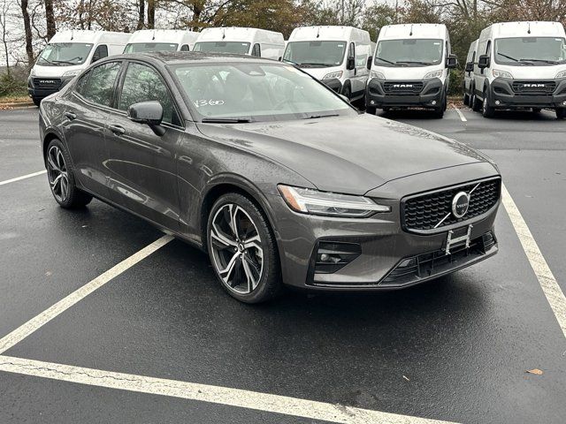 2024 Volvo S60 Plus Dark Theme