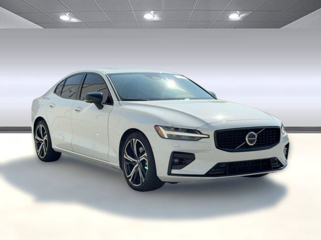 2024 Volvo S60 Plus Dark Theme