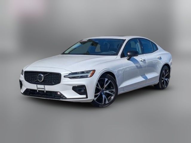 2024 Volvo S60 Plus Dark Theme