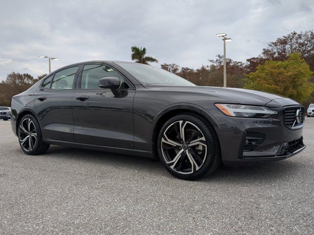 2024 Volvo S60 Plus Dark Theme