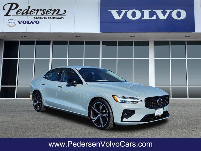 2024 Volvo S60 Plus Dark Theme