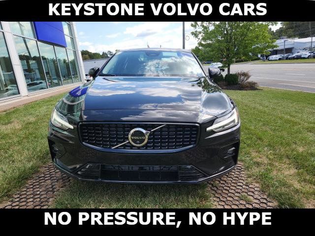 2024 Volvo S60 Plus Dark Theme