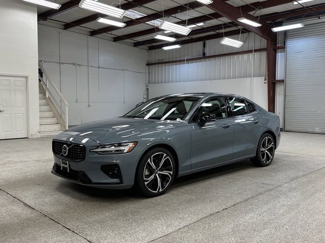 2024 Volvo S60 Plus Dark Theme