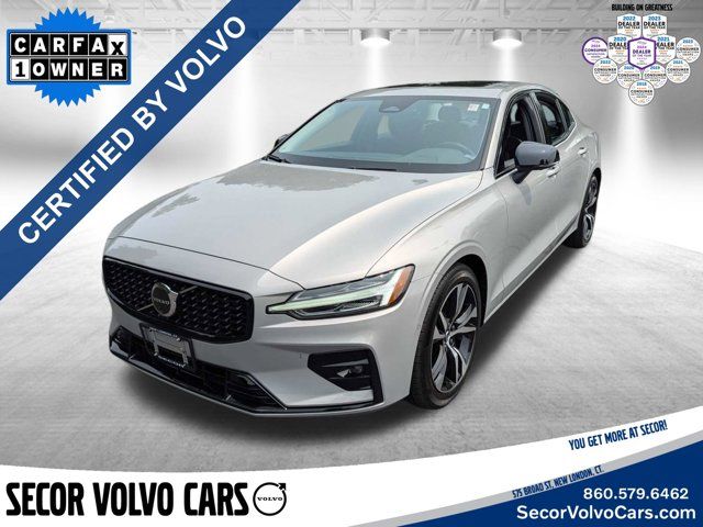 2024 Volvo S60 Plus Dark Theme