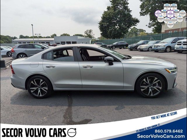 2024 Volvo S60 Plus Dark Theme