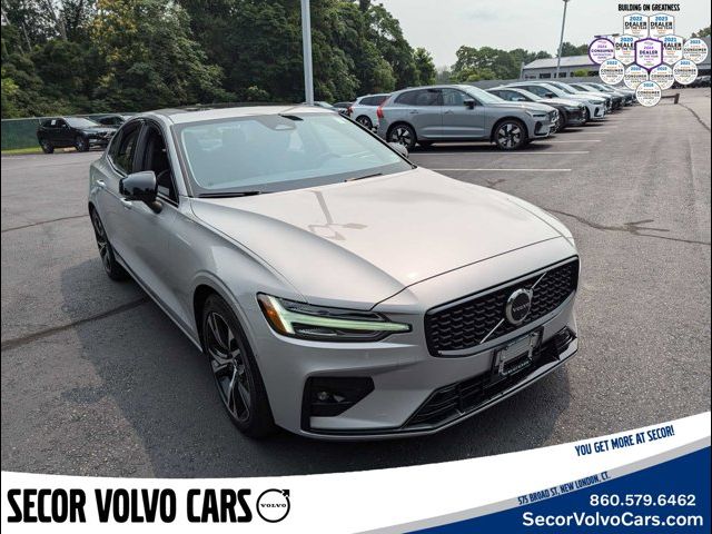 2024 Volvo S60 Plus Dark Theme