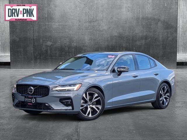 2024 Volvo S60 Plus Dark Theme