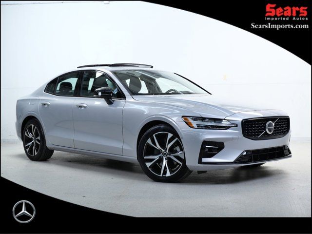 2024 Volvo S60 Plus Dark Theme