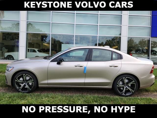 2024 Volvo S60 Plus Dark Theme