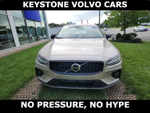 2024 Volvo S60 Plus Dark Theme