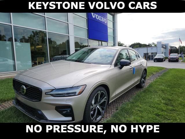 2024 Volvo S60 Plus Dark Theme