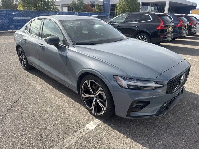 2024 Volvo S60 Plus Dark Theme