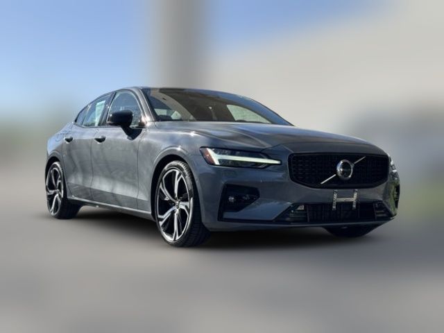 2024 Volvo S60 Plus Dark Theme