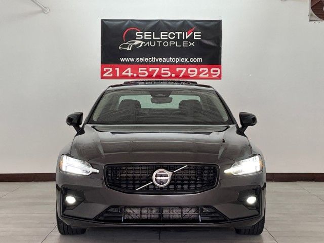 2024 Volvo S60 Plus Dark Theme