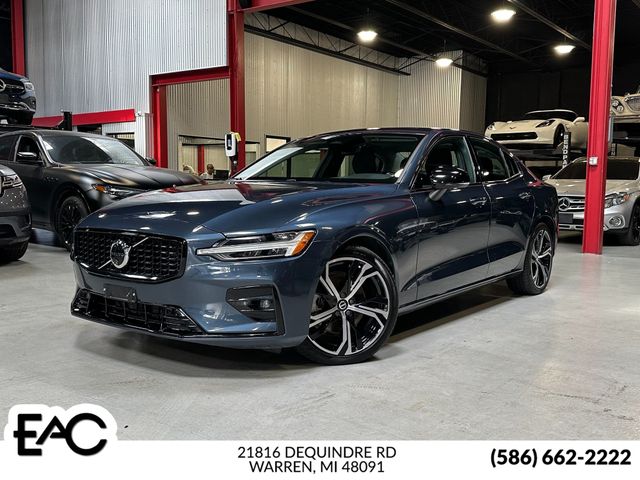 2024 Volvo S60 Plus Dark Theme