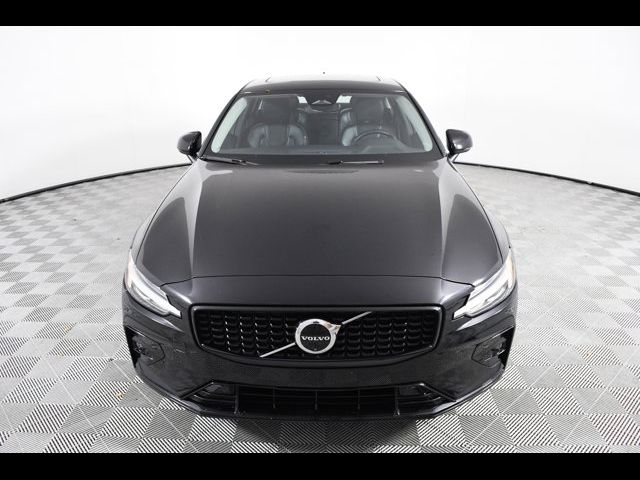 2024 Volvo S60 Plus Dark Theme