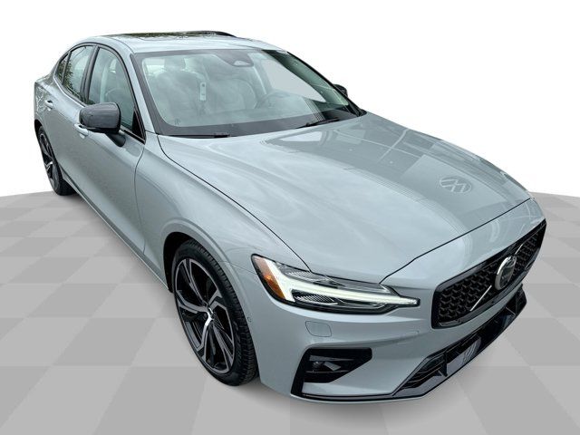 2024 Volvo S60 Plus Dark Theme