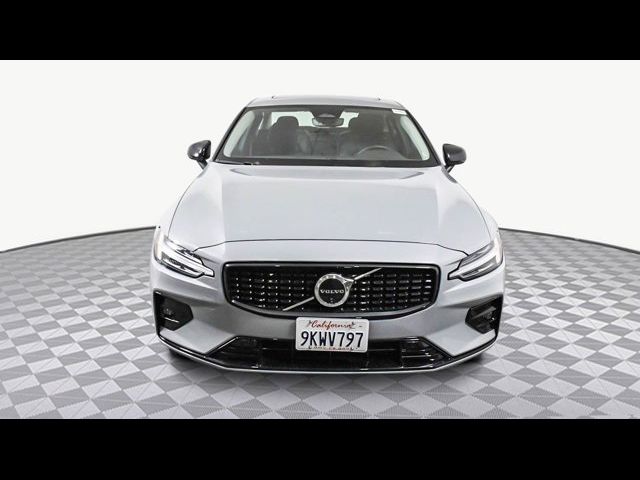 2024 Volvo S60 Plus Dark Theme