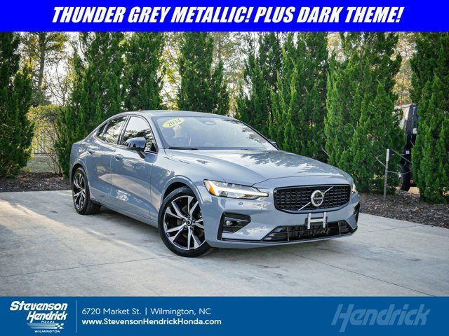 2024 Volvo S60 Plus Dark Theme