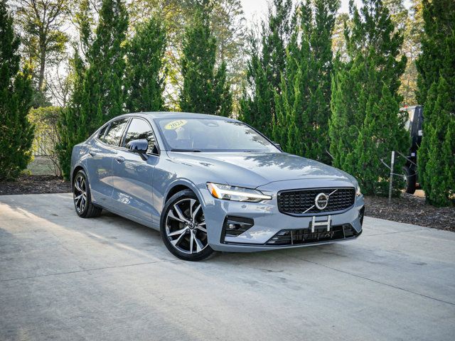 2024 Volvo S60 Plus Dark Theme