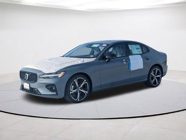 2024 Volvo S60 Plus Dark Theme